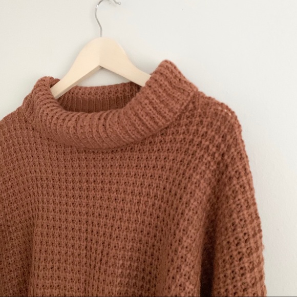 Goodnight Macaroon | Cropped Turtleneck Sweater - Picture 2 of 8